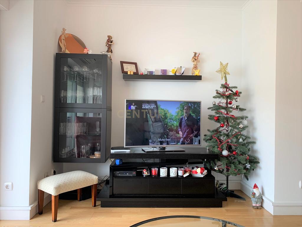 Apartamento T2 com Varanda e Garagem  - Image 12